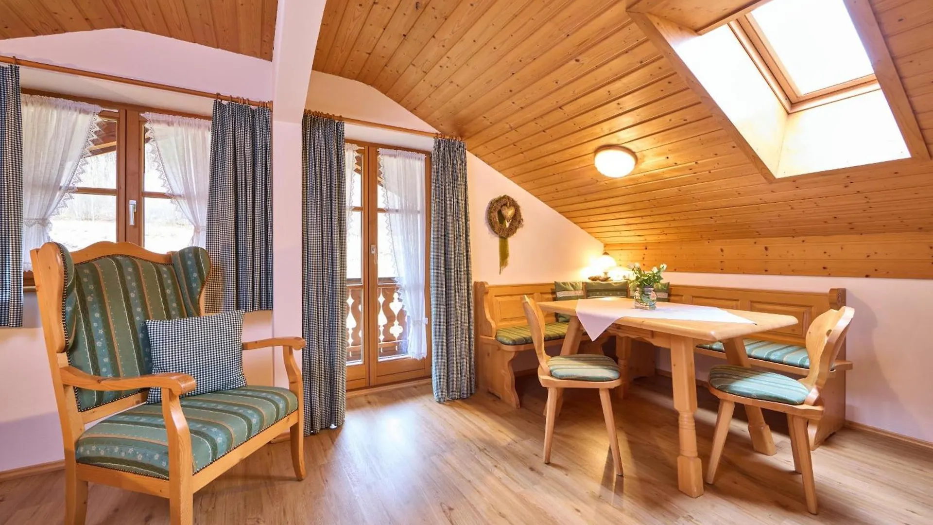 Ferienwohnungen Am Sonnenrain Mittenwald Lejlighed